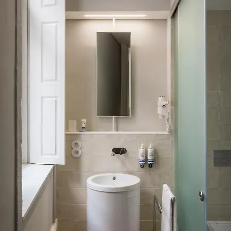 Gallery Townhouse & 2* Oporto